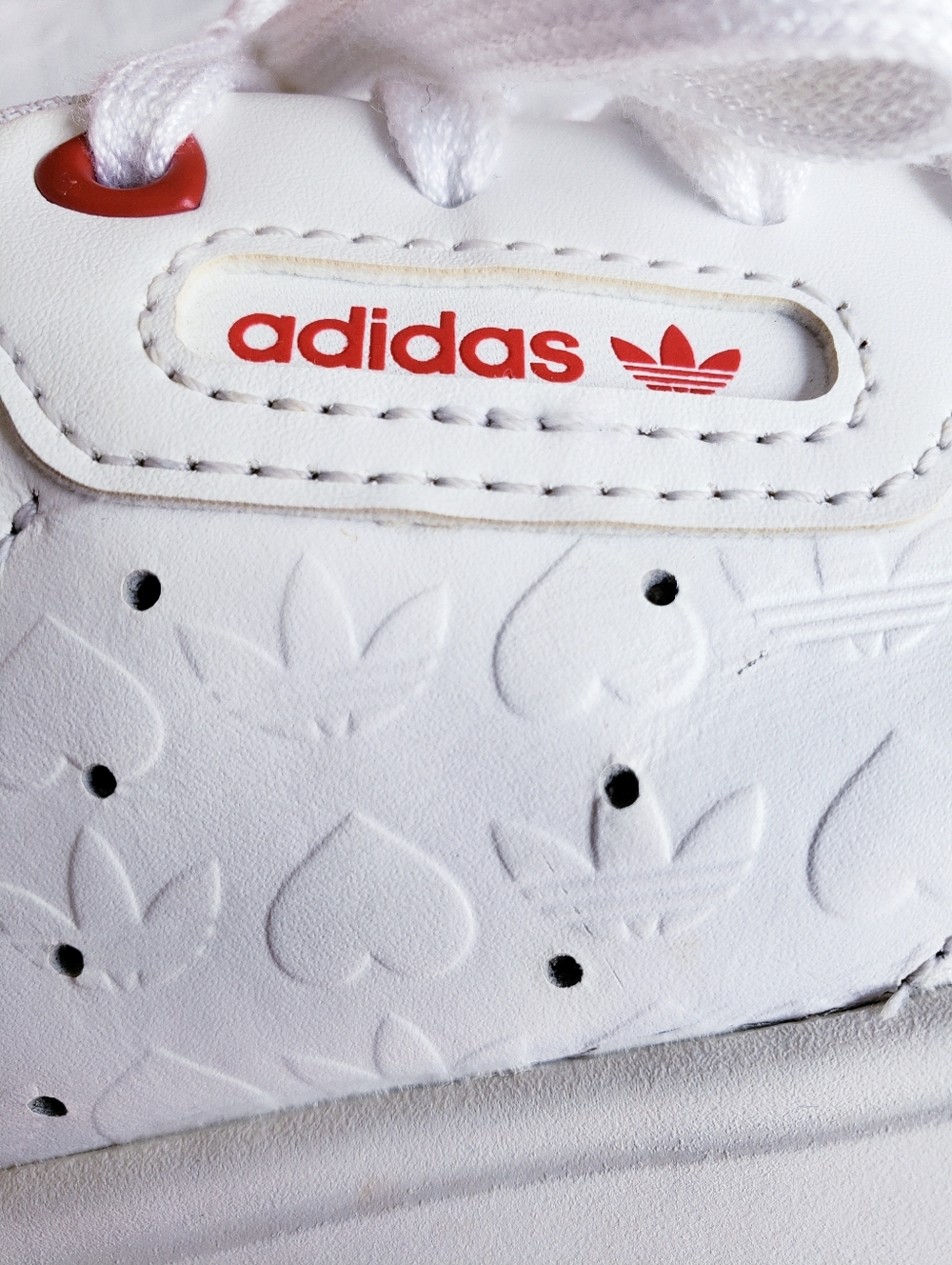 Adidas Originals Sleek Women's 6.5US Valentine's Day Red Heart Sneakers Trainers